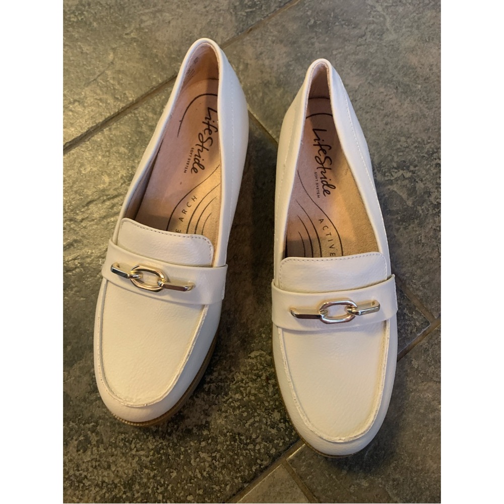 LifeStride Sonoma Soft System Loafer Shoes in Cream / Ivory (U.S. size 7.5 M)